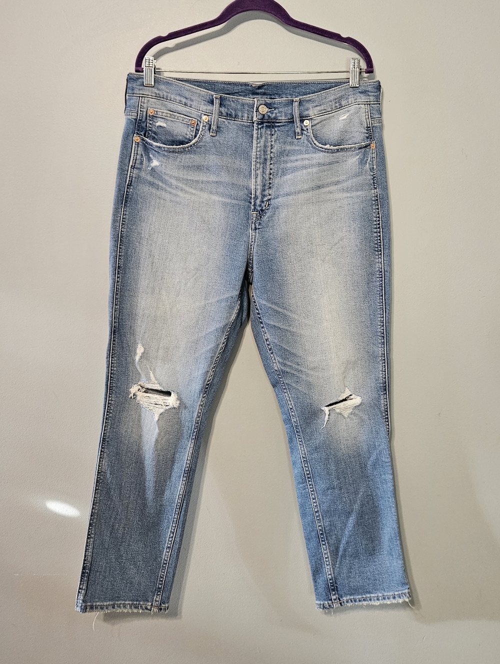 GAP Women's Light Blue Straight Leg Distressed Jeans